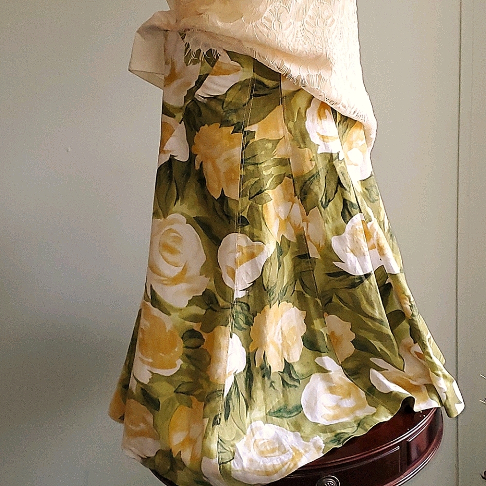 Full bias flowered skirt